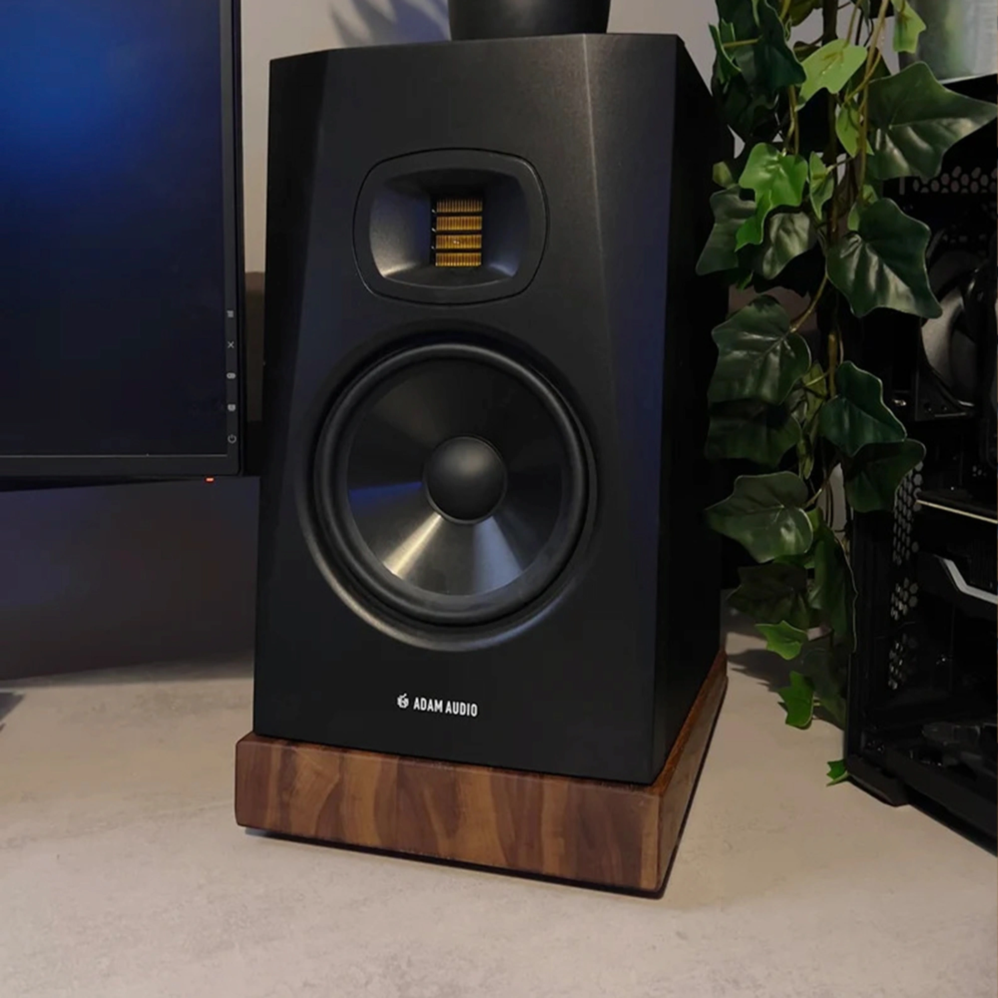 JK003 Hogtalarstativ studio valnot 6